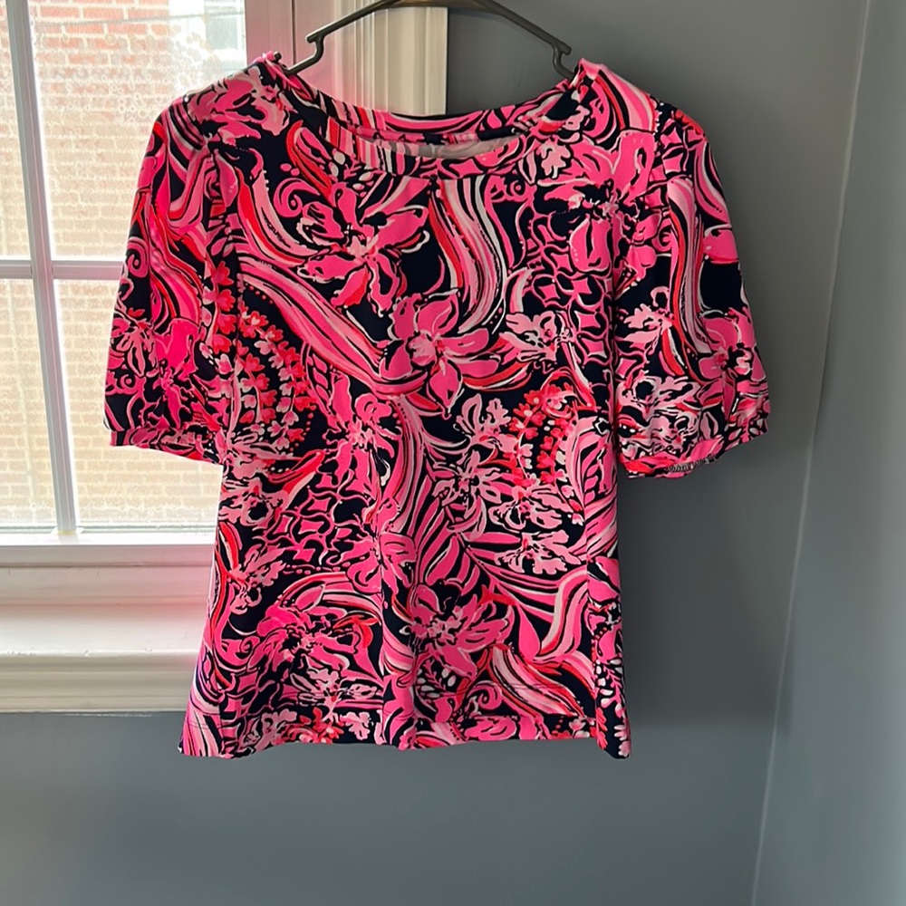Lilly Pulitzer size M pink print top with puff sleeve